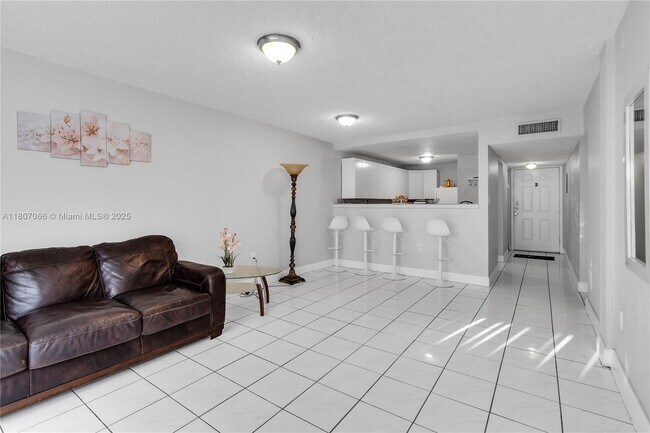 Building Photo - 10000 NW 80th Ct