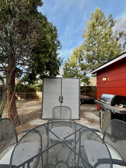 Building Photo - 1421 NE 8th St