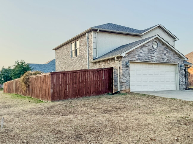 Building Photo - 36 Talladega Loop