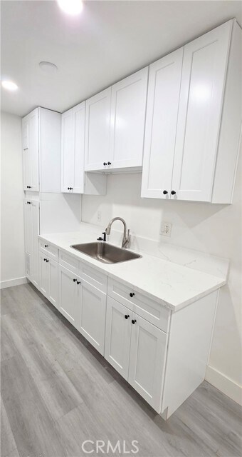 Building Photo - 10527 Western Ave