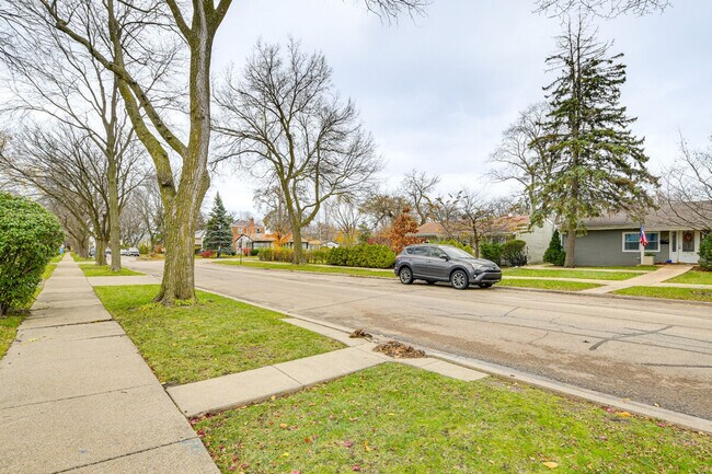 Building Photo - 1538 Fowler Ave