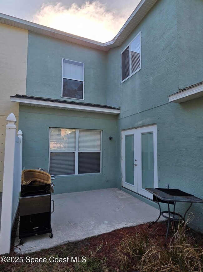 Building Photo - 1585 Par Ct