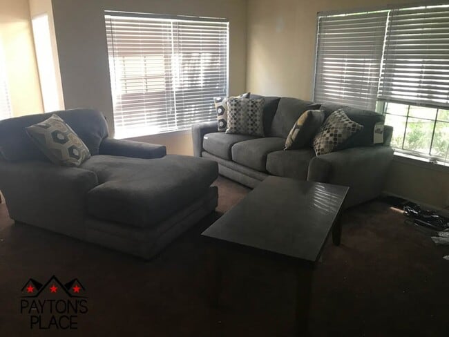 Building Photo - Spacious 2 Bedroom Condo with Parking in G...