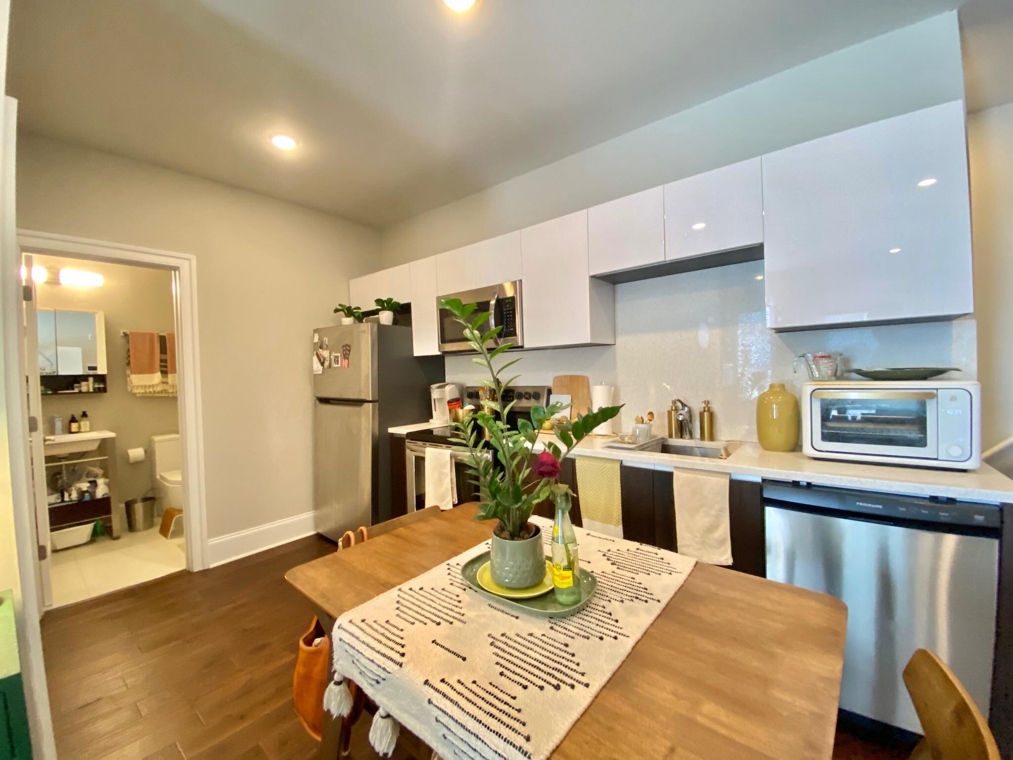 Building Photo - 2010 Walnut St