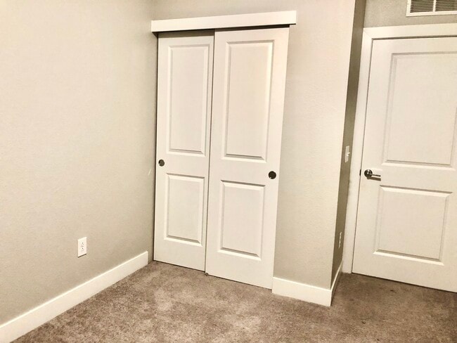 Guest Bedroom - 981 S Sable Blvd