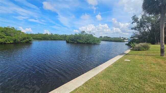 Building Photo - 1210 Maryknoll Rd