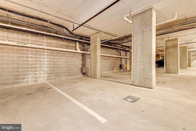 Building Photo - 1411 Key Blvd