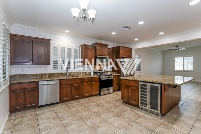 Building Photo - Beautiful Roseville Home rent ready!