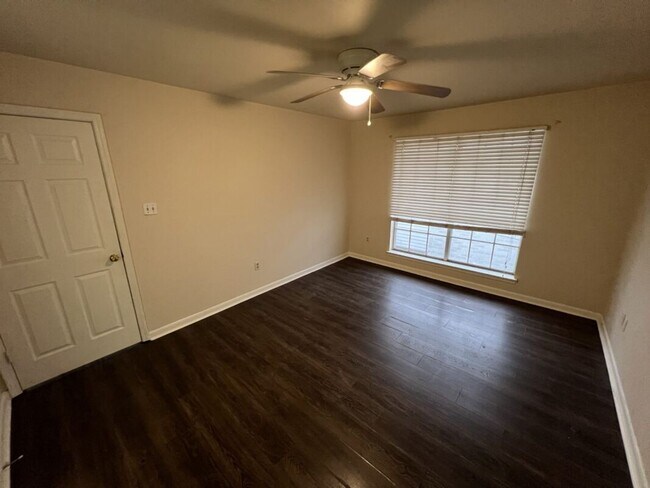 Building Photo - Brightside View