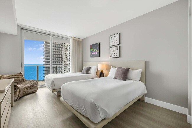 Building Photo - 4111 S Ocean Dr