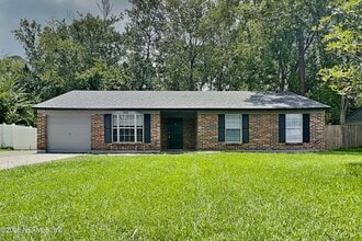 Building Photo - 2626 Pinewood Blvd