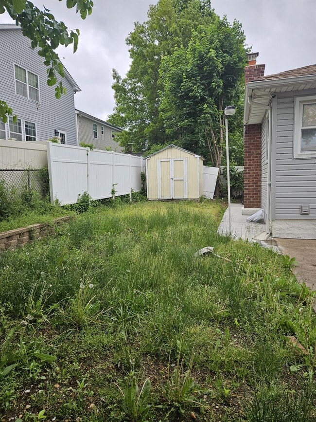 Building Photo - 163 Herbert Ave