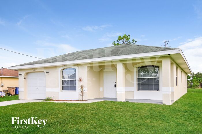 Building Photo - 425 Vanetta Dr