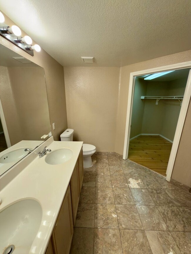 Building Photo - 2152 Jasper Bluff St