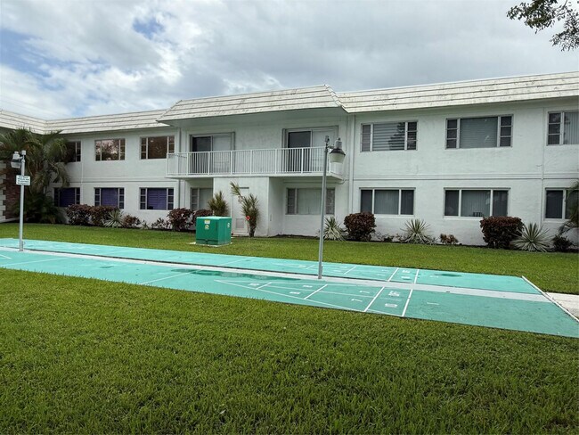 Building Photo - 412 S Cypress Rd