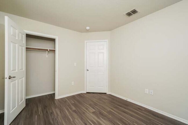 Building Photo - 7606 Millchase