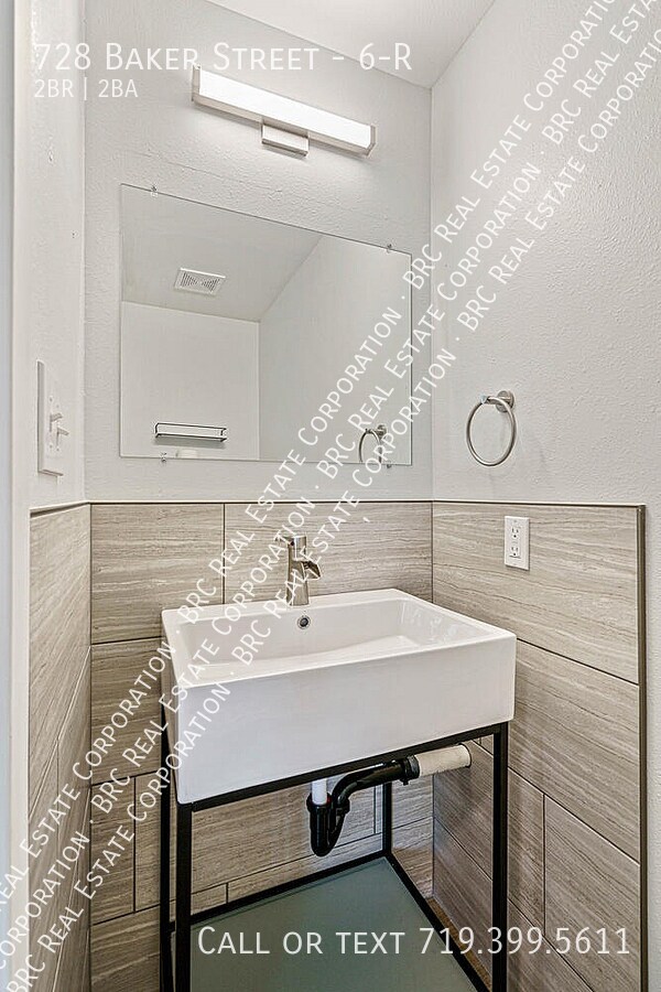 Building Photo - 728 Baker St