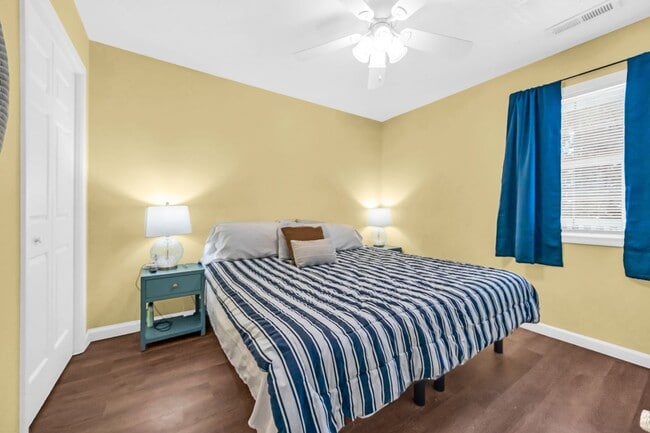 Building Photo - Charming 1BR Condo at Blue River Court – Pools, Tennis & More