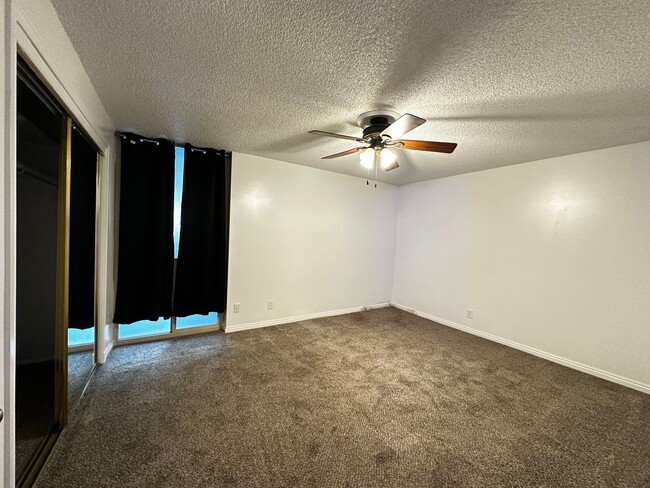 Building Photo - Great 2 bedroom Condo now Available!