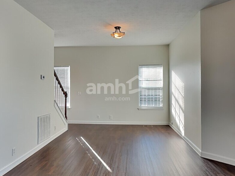 Building Photo - 2805 River Bend Dr