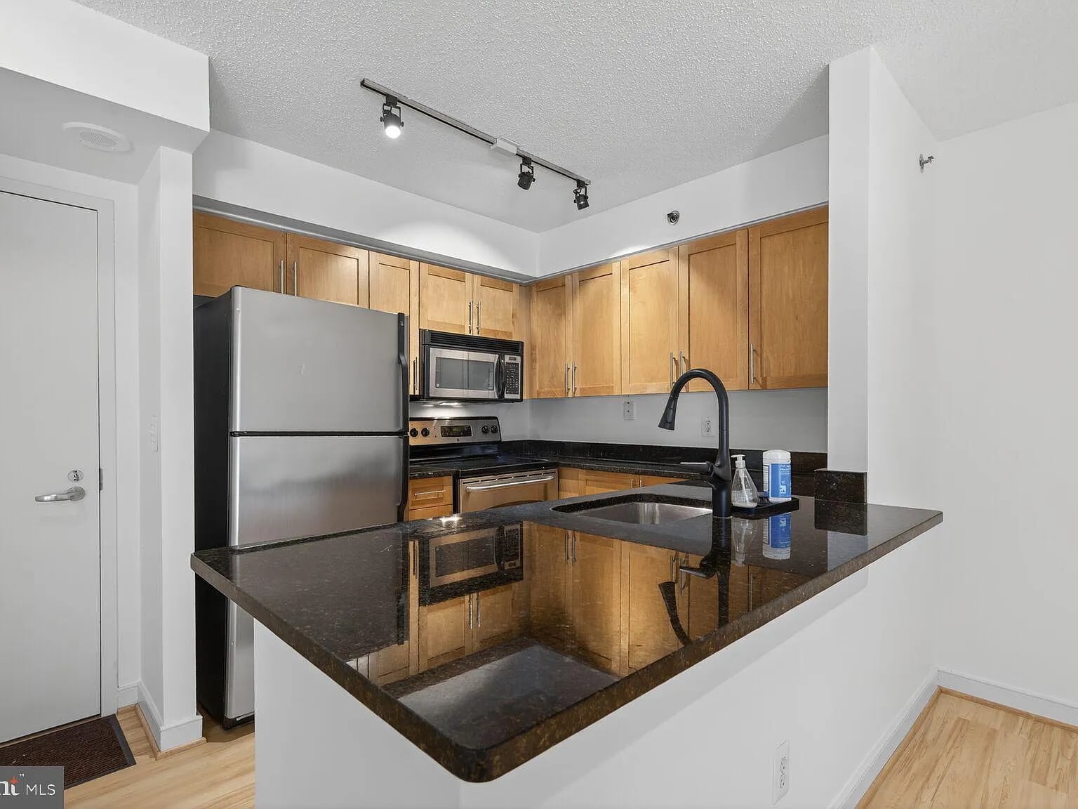 Kitchen - 7500 Woodmont Ave