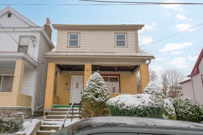 Building Photo - Renovated 3 bedroom home available NOW!