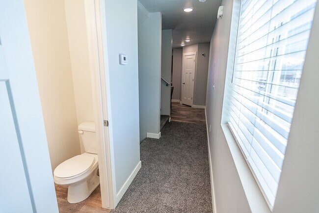 Building Photo - Beautiful Bridgestone Crossing Townhome