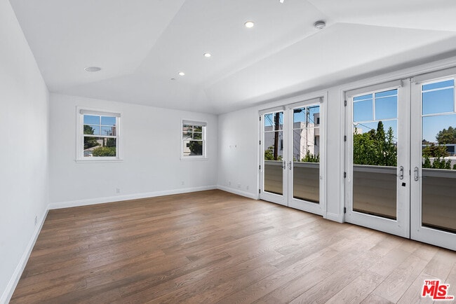 Building Photo - 1510 S Carmelina Ave