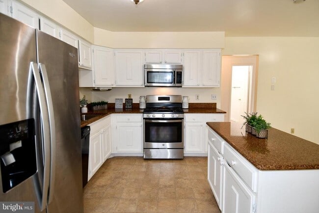 Building Photo - 6125 Trident Ln