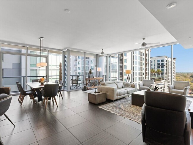 Building Photo - Large Corner Unit at STAR TOWER!