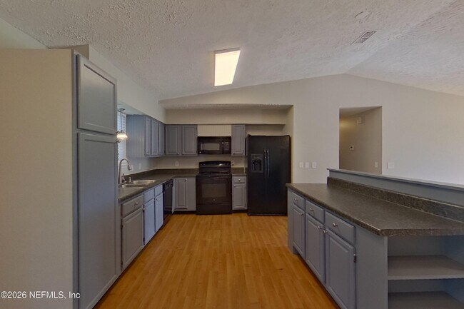 Building Photo - 554 Peregrine Ct
