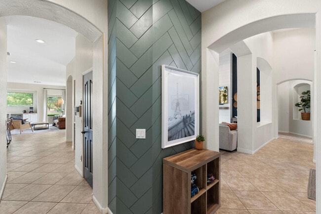 Building Photo - 5404 E Lonesome Trail