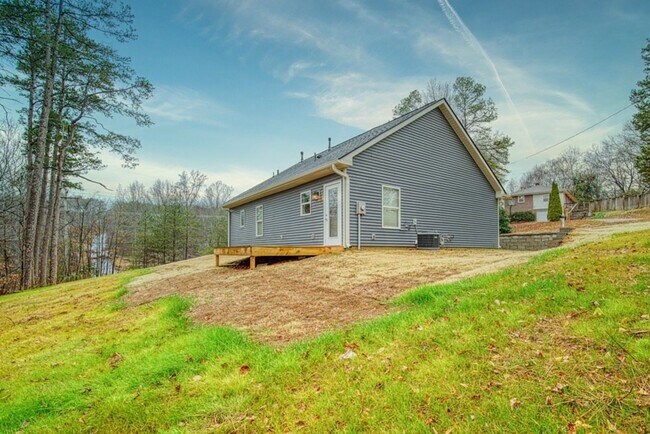 Building Photo - Craftsman Style Home in Greer