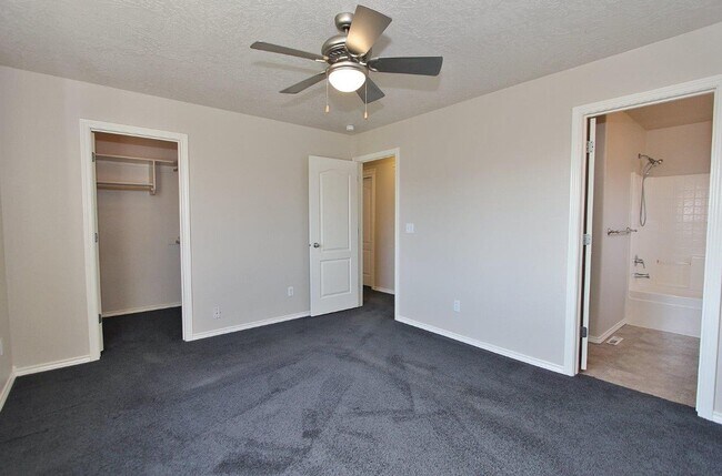 Building Photo - Clean home in Quiet Neighborhood
