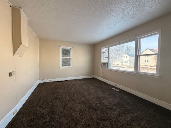 Building Photo - Cute 2 bed 1.5 baths house $750