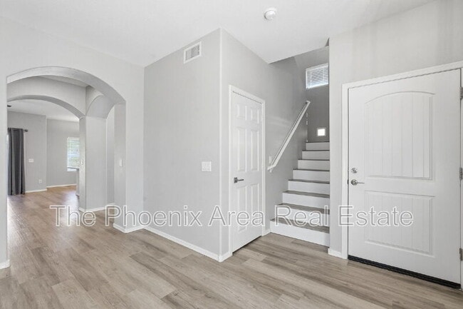 Building Photo - 534 E Bartlett Way