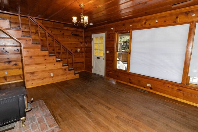 Building Photo - Cozy 3 Bedroom Home in Big Bear Lake