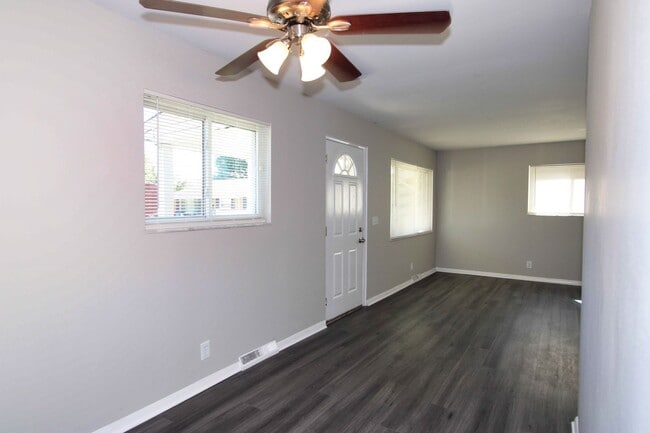 Building Photo - 4 Bed 2 Bath House for Rent