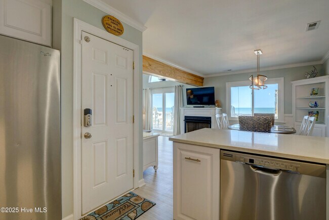 Building Photo - 3946 Island Dr