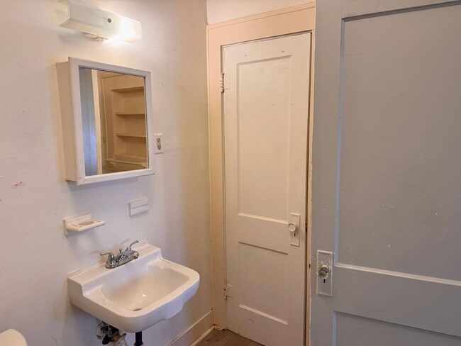 Building Photo - 1818 Collins Ave