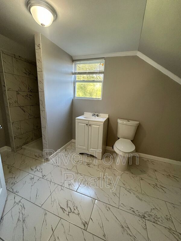 Building Photo - 2407 Larose Ave