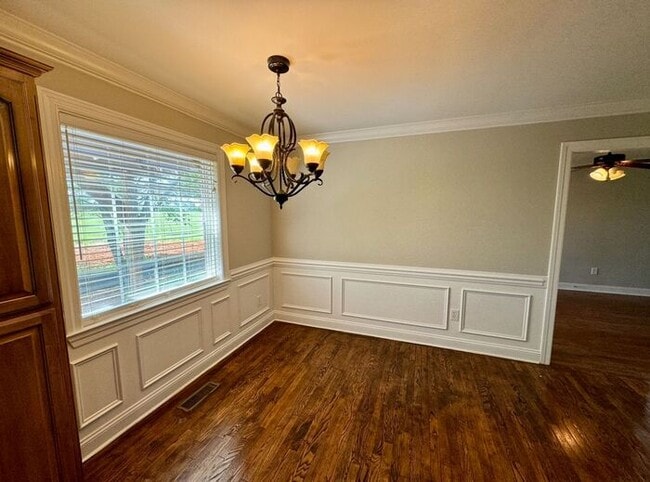 Building Photo - Home available in popular area