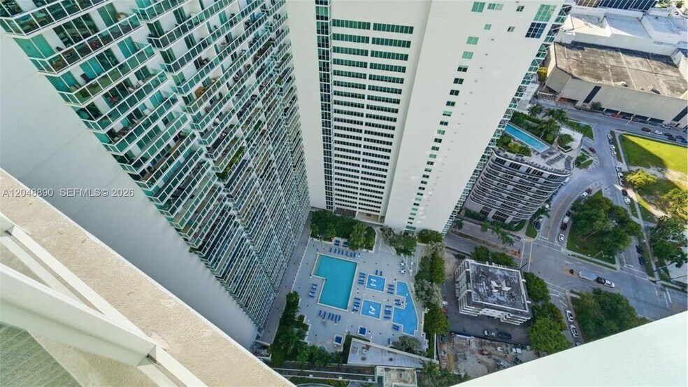 Building Photo - 1900 N Bayshore Dr