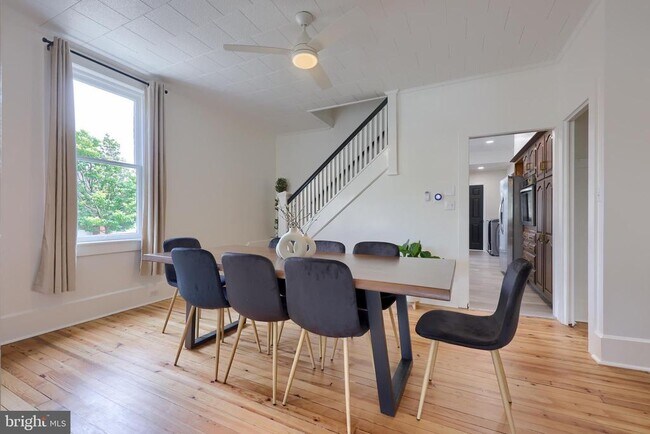 Building Photo - 136 E Harrisburg Ave