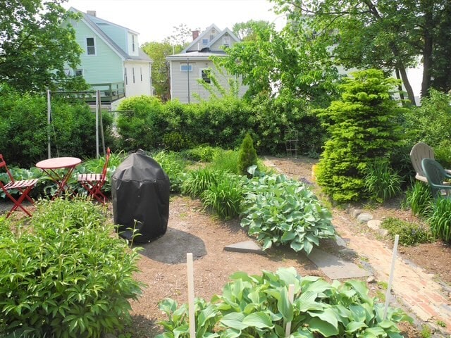 Building Photo - 48 Putnam St