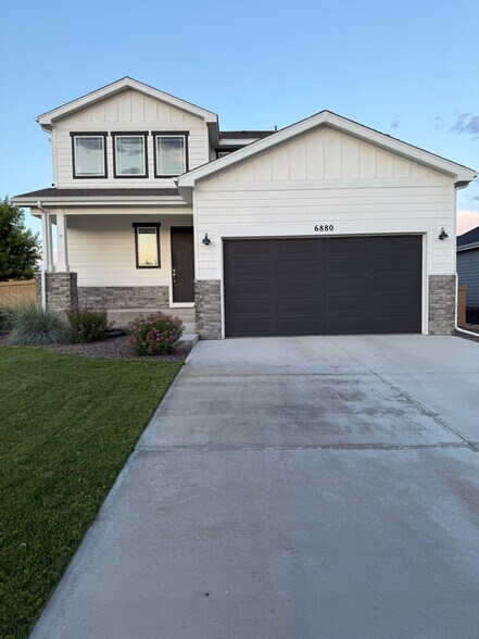 Primary Photo - 6880 Cattails Dr