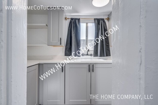Building Photo - 940 E Florita St