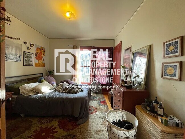 Building Photo - 808 W Kalamazoo Ave