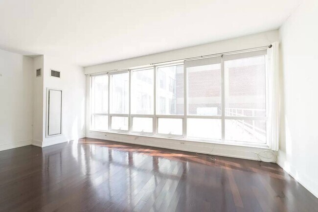Building Photo - 350 W 42nd St