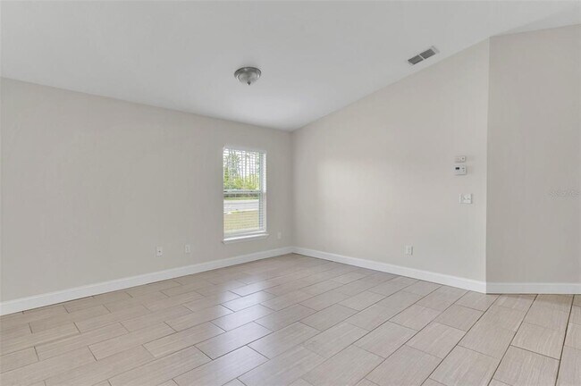 Building Photo - 2036 Hillview Cir